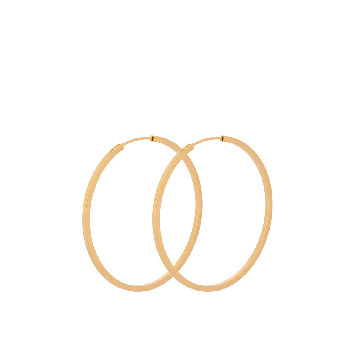 Pernille Corydon Small Orbit Hoops Gold Plated visar upp ett par enkla runda örhängen i en glansig guldfinish. Modell E-052-GP
