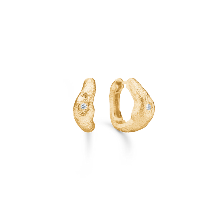 Studio Z Lumi Creol i guldpläterat silver med strukturerad yta och liten klar sten, Modell 7217940-1.