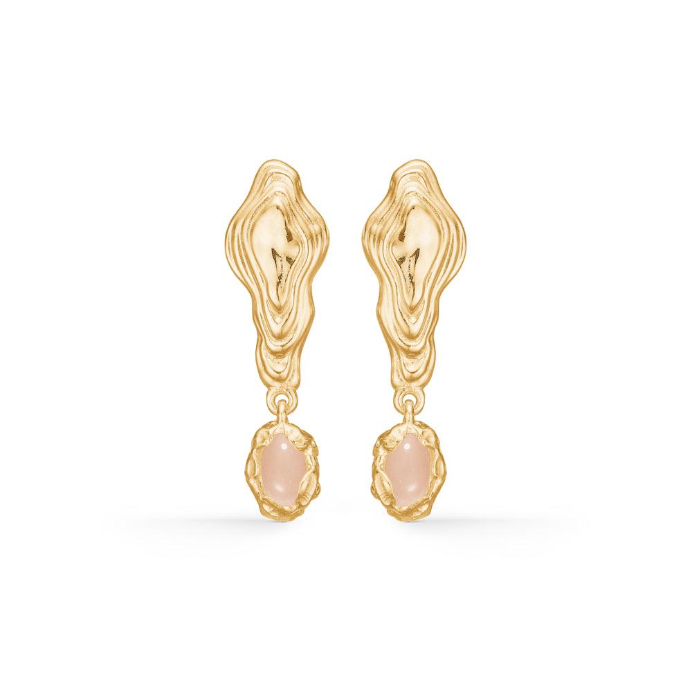 Studio Z Shell Örhängen med rosa zirconia, eleganta guldfärgade örhängen med rosa sten. Modell 7217859-1