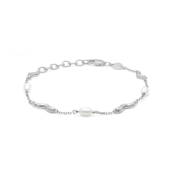 Studio Z Tangled Armband med silverkedja, tvinnade länkar och vita sötvattenspärlor. Modell 7153825-1