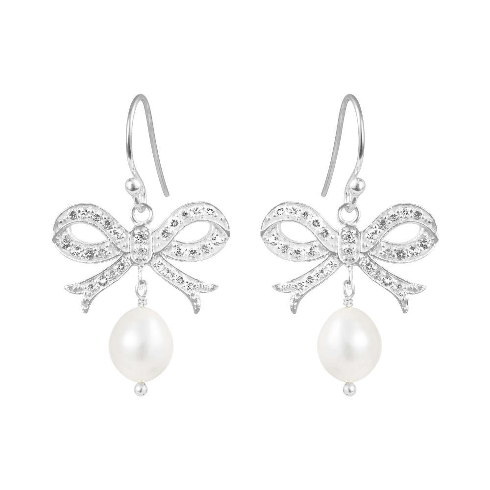 Susanne Friis Bjørner silverörhängen med rosett och vit pärla, framifrån. Modell 5067-1-900-1.