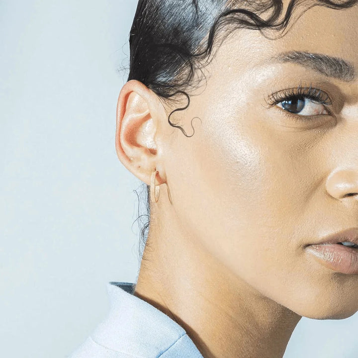 Vincent Fortune Teller Creole guldpläterade örhängen Medium 16mm show on ear, elegant guldpläterad stil. Modell vj078-ueg-m-2