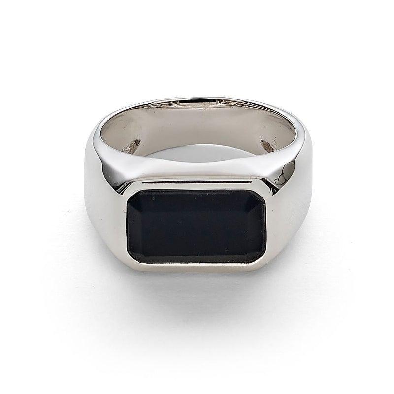Alexander Lynggaard Ring Hope Signet Black visar en silverring med en svart rektangulär sten. Modell h70011-002-1.