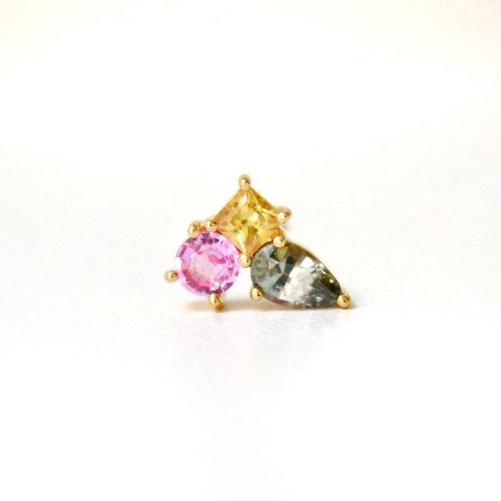 anpe atelier unika varnaya nitar med safir 23 visar en unik nitar i guld med rosa, gula och blå stenar. Modell 23