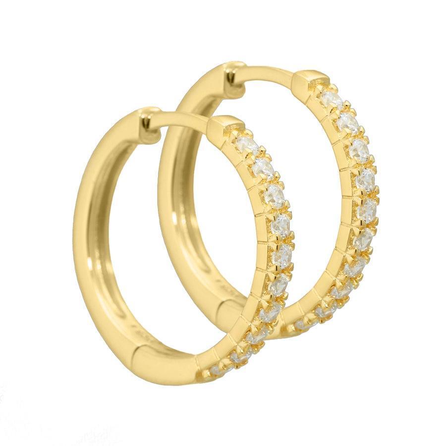 Aqua Dulce Darling Silverpläterade örhängen 20 mm framifrån, runda bågar med gnistrande vita stenar, modell 3827-3827-1.