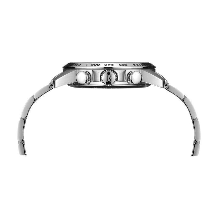 Certina DS Podium herrklocka svart urtavla från sidan, som visar ett smalt stålfodral och detaljerade knappar.