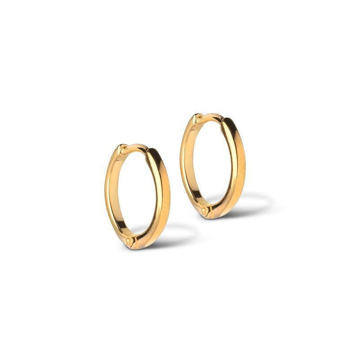 Enamel Classic Gold-plated Hoops 10mm visar en uppsättning enkla, glänsande ringörhängen i guldlook. Modell 168g-168g-1