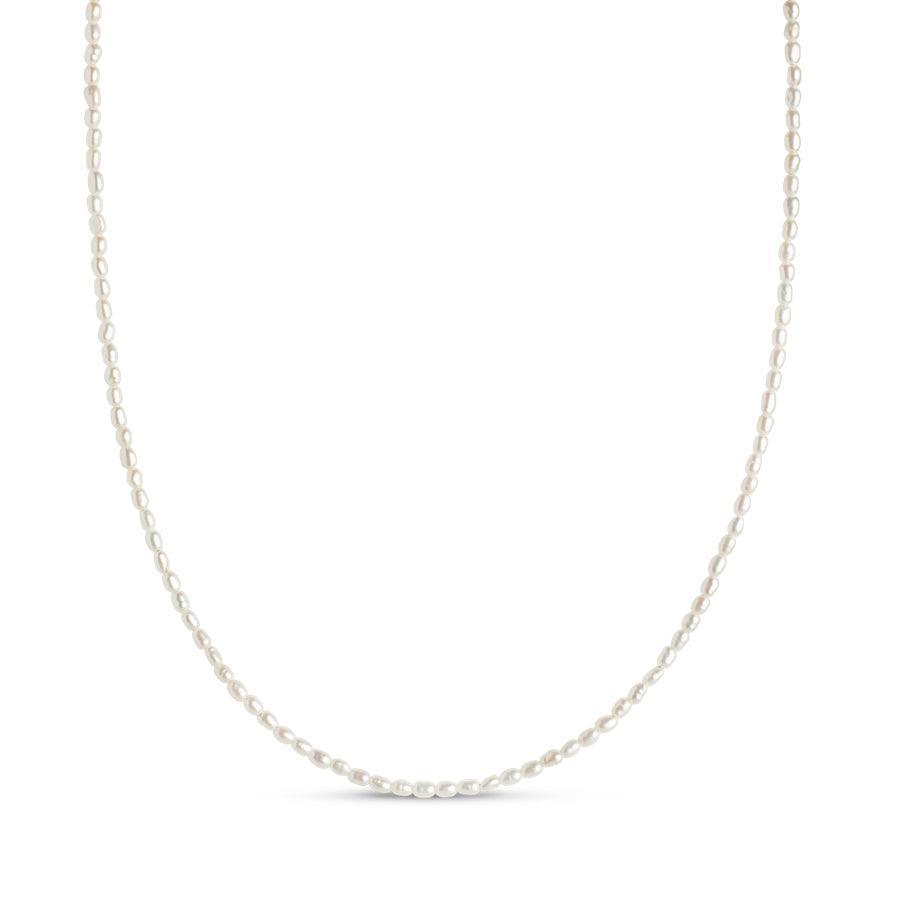 Enamel Erna Pärlhalsband med små vita sötvattenspärlor i enkel, elegant stil. Modell N104G-N104G-1