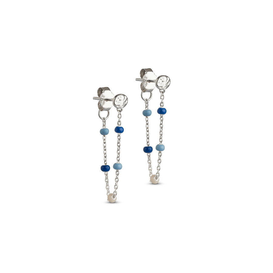 enamel lola örhängen marina, silverfärgade kedjeörhängen med blå och ljusa pärlor. Modell e140s-marine-e140s-marine-1