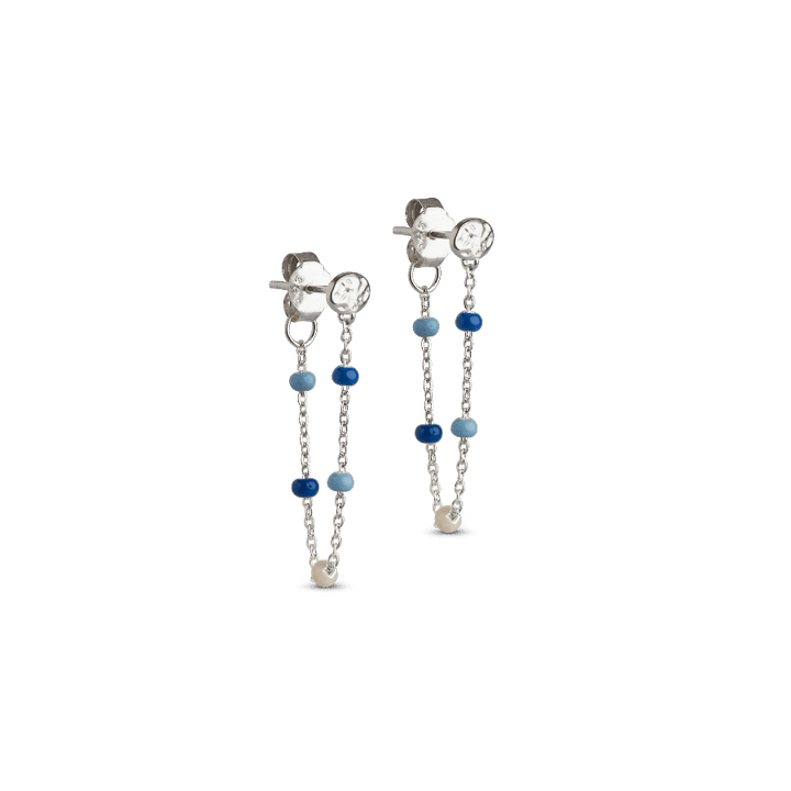 enamel lola örhängen marina, silverfärgade kedjeörhängen med blå och ljusa pärlor. Modell e140s-marine-e140s-marine-1