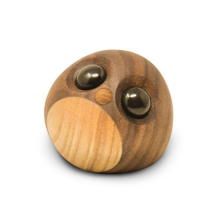 FableWood Freddy Little Penguin i slätt, tvåfärgat trä med stora svarta ögon, modell 1105-2.