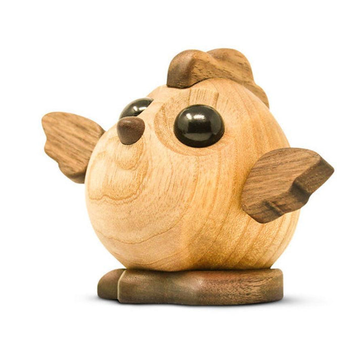 Fablewood Hen Henny i ljust och mörkt trä, dekorativ träfigur med blanksvarta ögon. Modell 1106-2