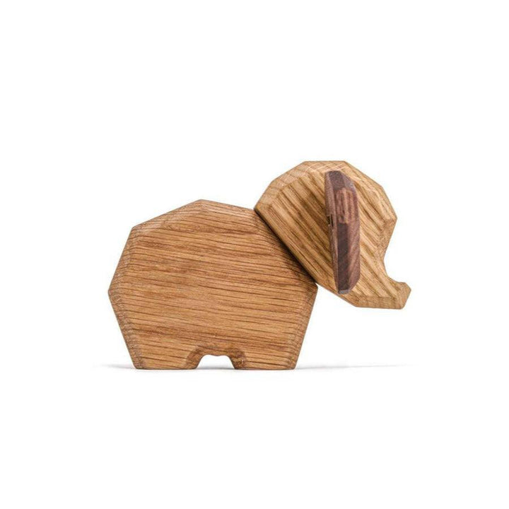Fablewood Little Elephant i ljust trä, stiliserad figur med mörka detaljer, modell 9008-9008-1