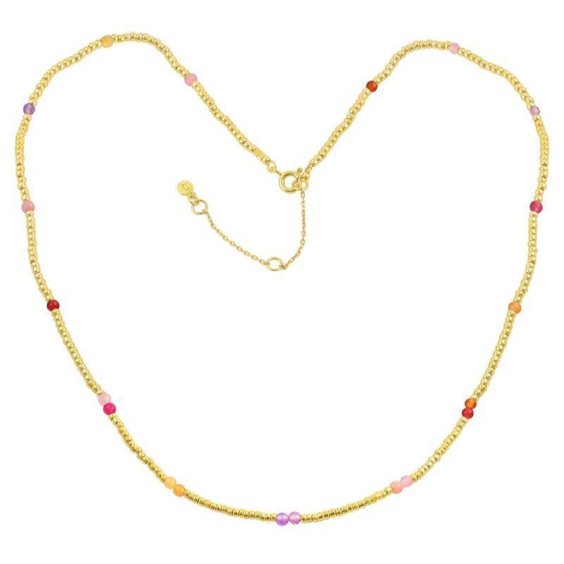 Hultquist Copenhagen Penelope halsband med små färgade pärlor i guldlook, enkel kedja. Modell S08083G-S08083G-1