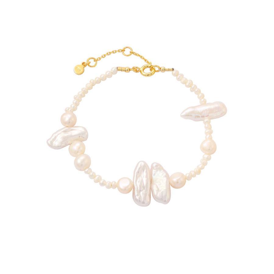 Hultquist Vera Armband sötvattenspärlor silverpläterade, elegant design med vita pärlor. Modell S08303G