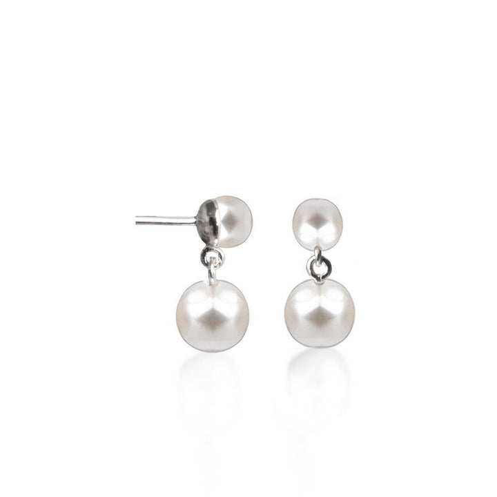 Jeberg Jewellery Double Pearl Örhängen, silver med två vita pärlor i elegant design. Modell 51852-51852-1