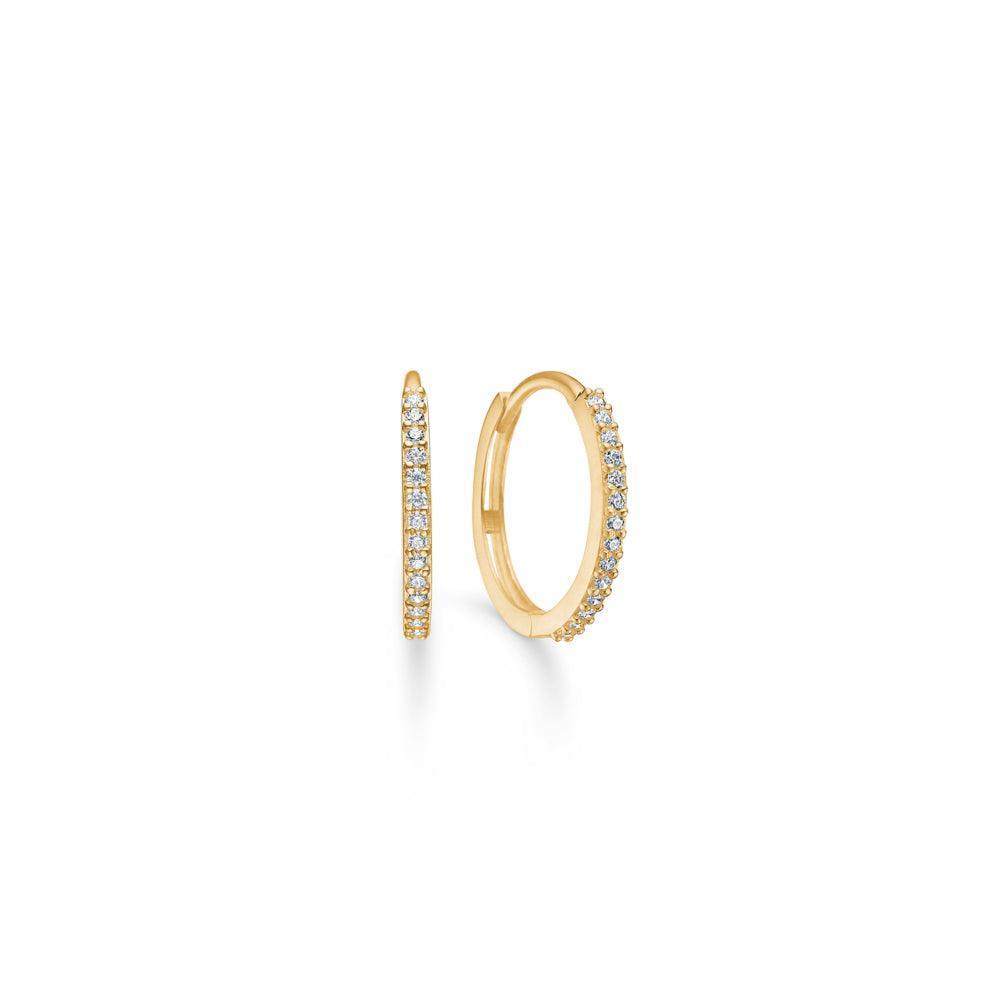 Mads Z 8 kt. Sparkle Creol, eleganta örhängen i guldfärgad metall med klara stenar, modell 3317167-1.