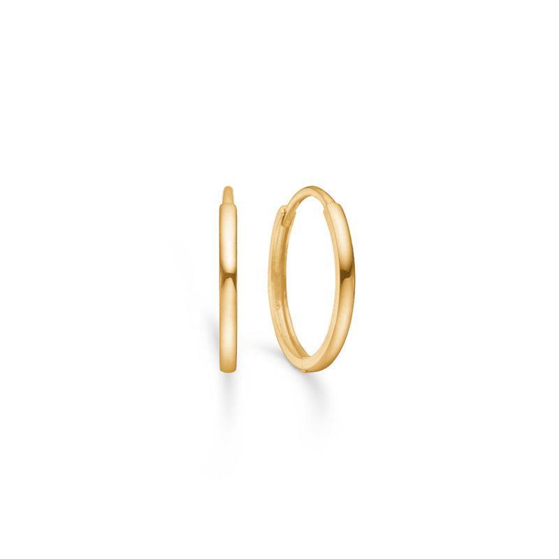 Mads Z 8kt Creole i 18mm visar ett klassiskt enkelt kreolörhänge i glänsande gult guld, modell 8310524.