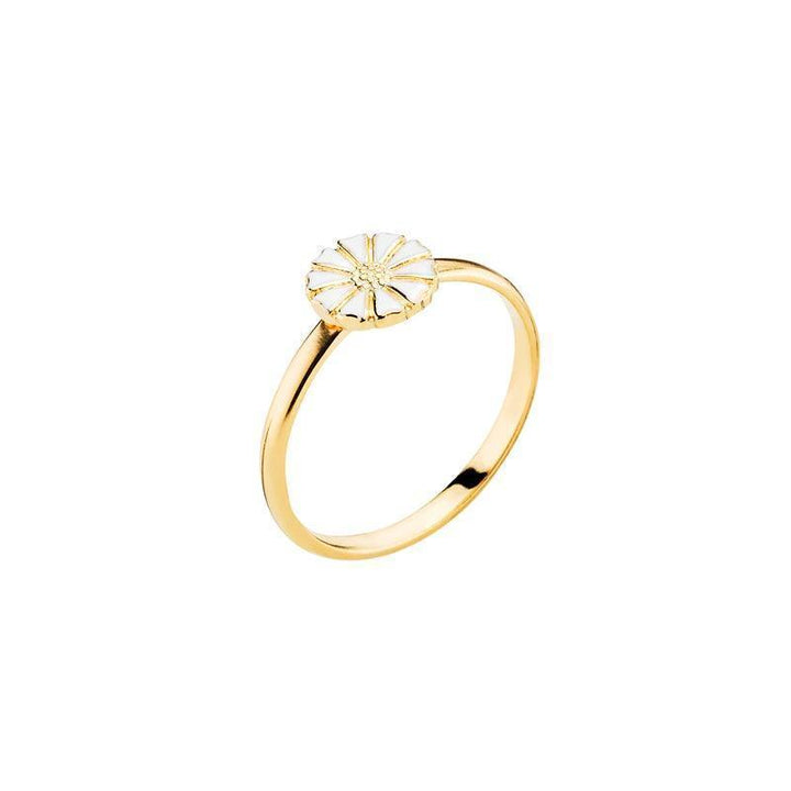 Daisy Gilt Gold Ring 7,5 mm med daisy blomma i vit emalj, modell 907075-M-001-1.