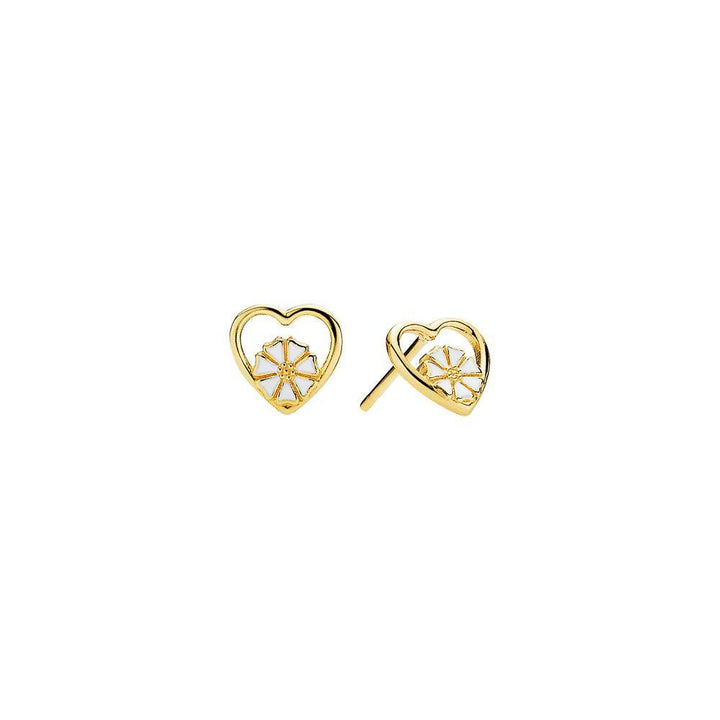 Daisy Heart Studs visar små guldpläterade hjärtstift med vita emaljdetalj. Modell 909249-4-m-1