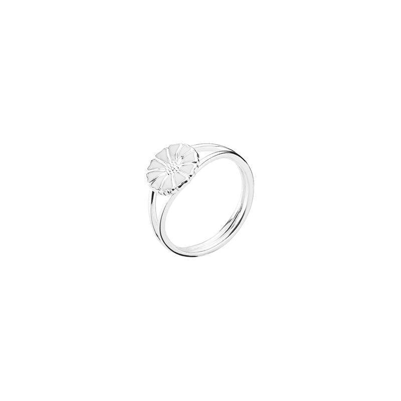 Daisy silverring 9mm med daisy motiv, elegant och enkel, modell 907009-h-001-1