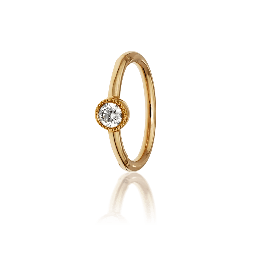 Maria Tash 8mm Scalloped Diamond Hoop Clicker i gult guld med en diamantdetalj, Modell xrscd-yg-d8-1.