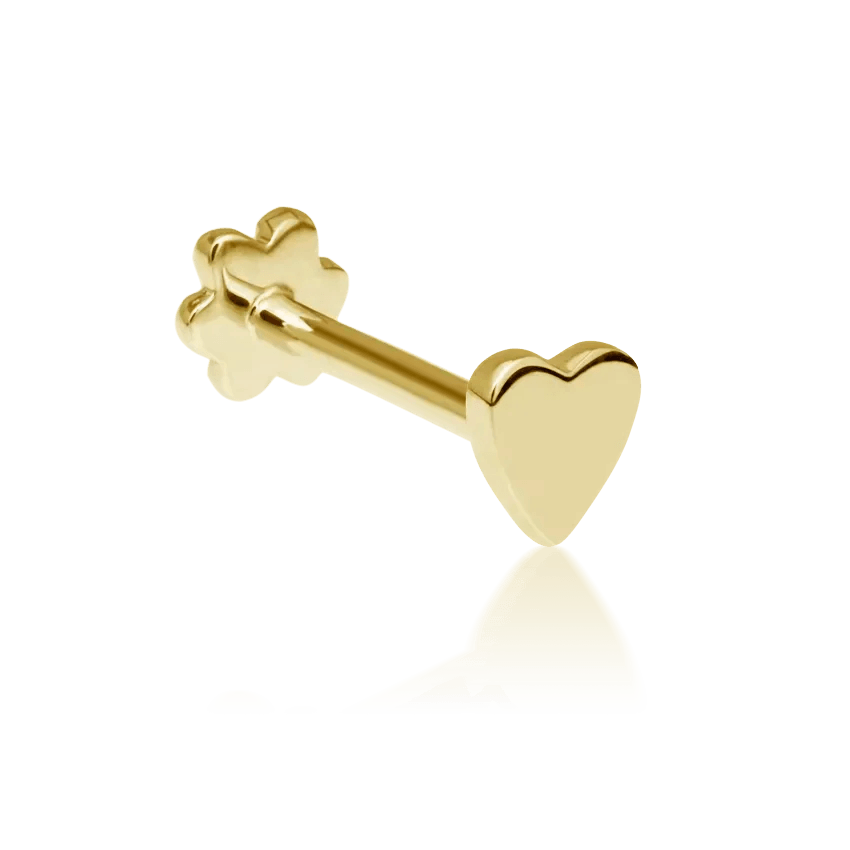 Maria Tash Heart Threaded Stud visas som en glänsande hjärtformad dubb i ljust guld. Modell xheart-yg-w3-001-1.