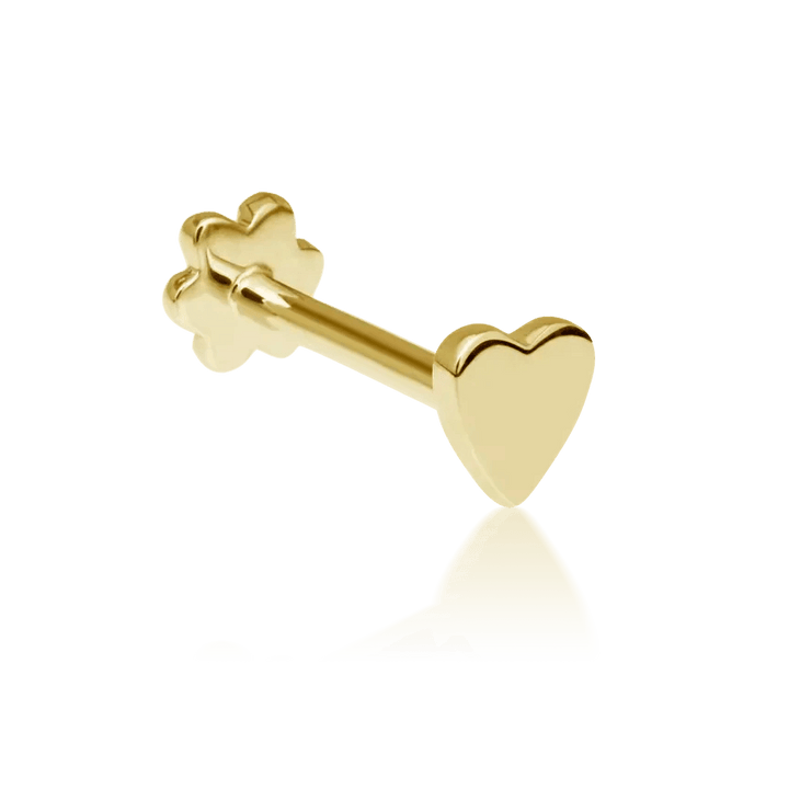 Maria Tash Heart Threaded Stud visas som en glänsande hjärtformad dubb i ljust guld. Modell xheart-yg-w3-001-1.