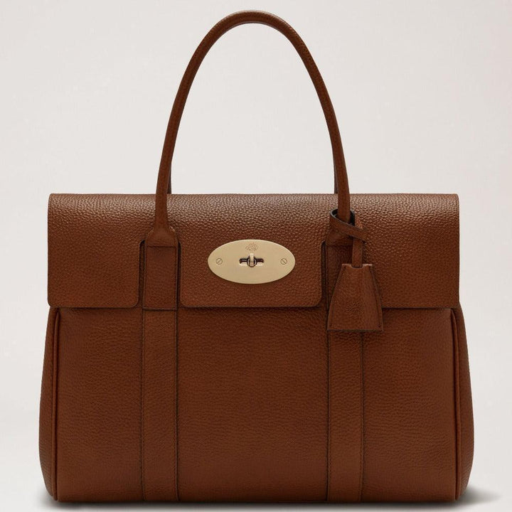 Mulberry Bayswater Liten Classic Grain Oak-handväska i brunt läder med gulddetaljer. Modell HH8727552G110.