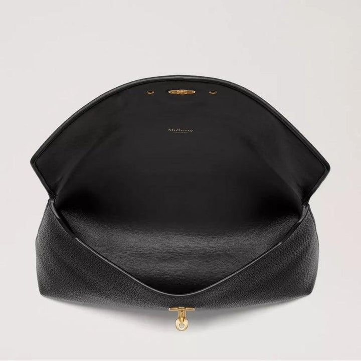 Mulberry Darley Cosmetic Pouch svart klassisk grain visar öppet svart läderfodral med guldstängning. Modell RL5077205A100