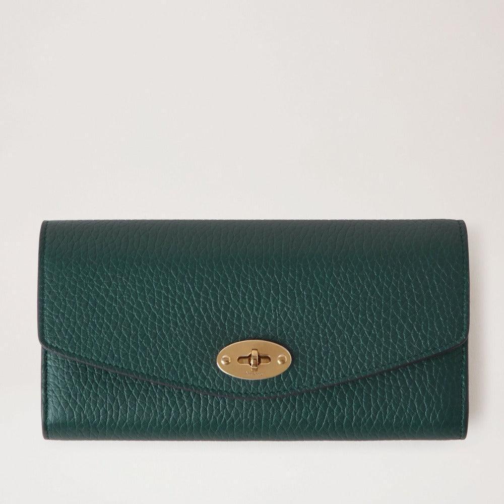 Mulberry Darley Plånbok Heavy Grain Mulberry Grönt visar grönt Plånbok i strukturerat läder med guldfärgad stängningsmekanism. Modell RL6538736Q633