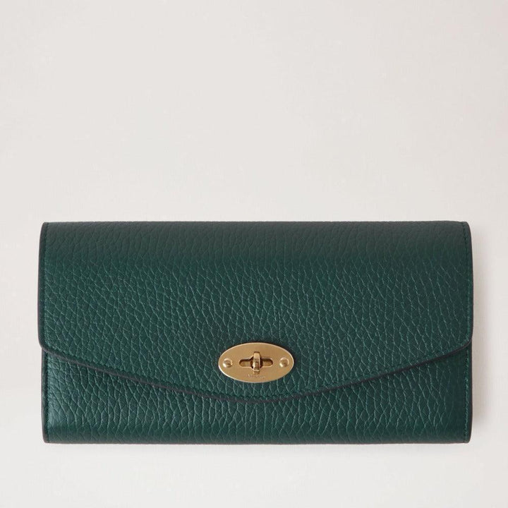 Mulberry Darley Plånbok Heavy Grain Mulberry Grönt visar grönt Plånbok i strukturerat läder med guldfärgad stängningsmekanism. Modell RL6538736Q633
