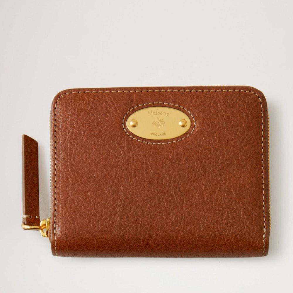 Mulberry Plaque Liten Zip Runt ekfärgad Plånbok i slätt läder med guldfärgad metallplåt. Modell RL7083275G110