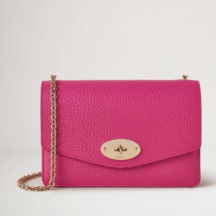 Mulberry Liten Darley, elegant axelväska i rosa läder med guldkedja och lås. Modell RL6845736J191