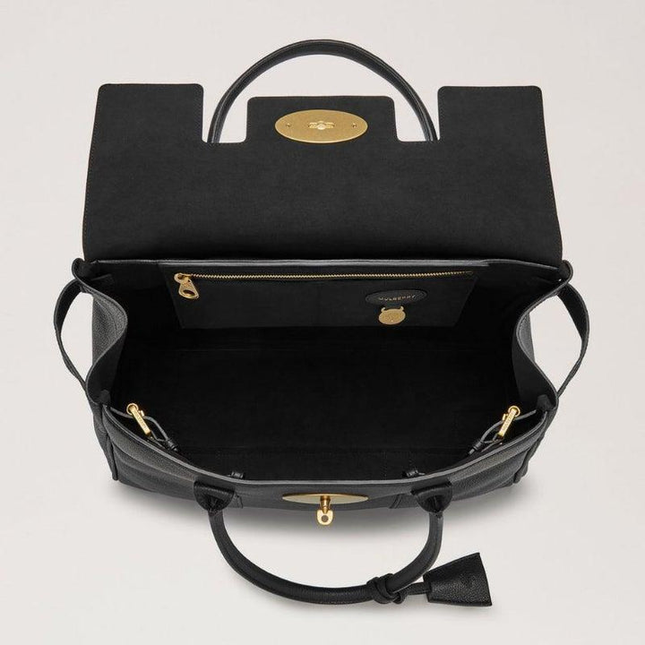 Mulberry Väska Bayswater Black Classic Grain visar rymlig, svart inredning med gulddetaljer. Modell HH2873205A217