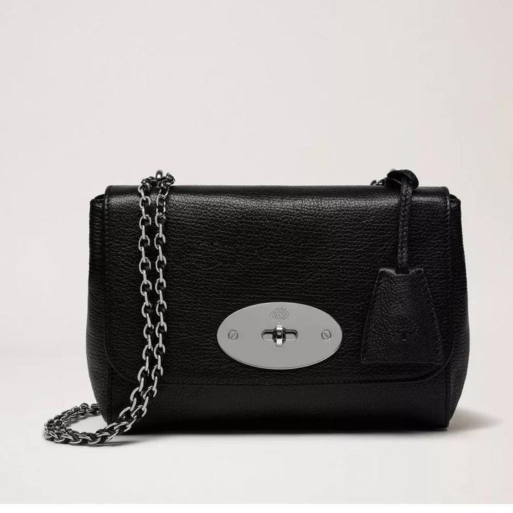 Mulberry Väska Lily Black Glossy Goat, klassisk svart axelväska i glansigt läder med silverkedja. Modell HH1567874A237