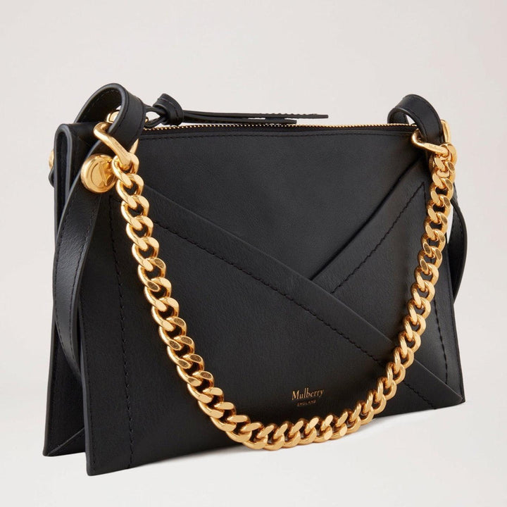 Mulberry Väska M Zipped Pouch Matte Smooth Calf Black i svart läder med gyllene kedjerem, modell RL7703564A100.