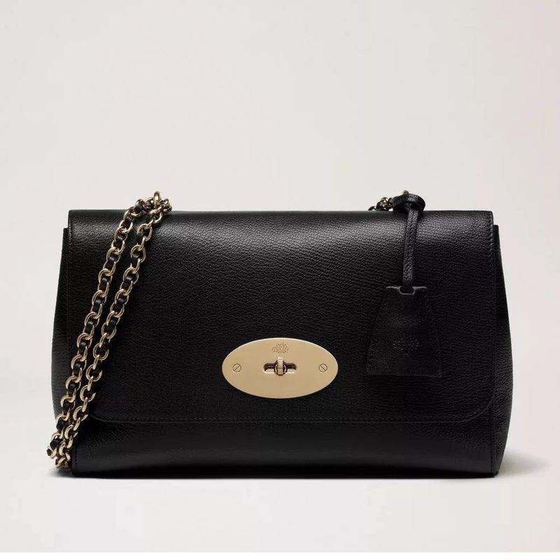 Mulberry Väska Medium Lily Black Glossy Goat i svart läder med guldkedja, modell HH3297874A100.