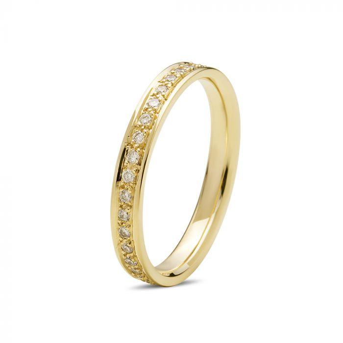 NURAN 14kt Diwa ring med diamanter i gult guld, klassisk design med diskreta diamanter. Modell a3920-035-001