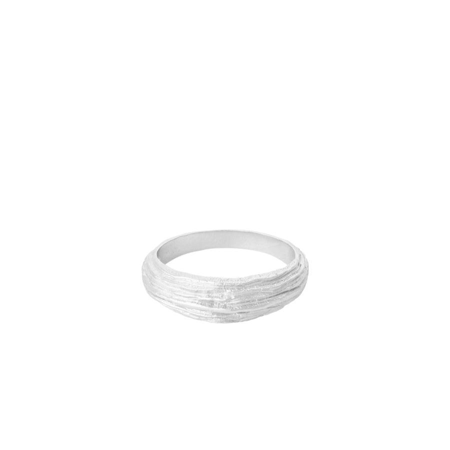 Pernille Corydon Coastline Ring i silver, enkel och rå struktur. Modell R-470-S-004-1