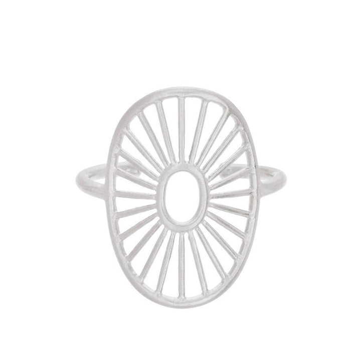Pernille Corydon Daylight Ring R-571-S har en rund, silverfärgad ring med öppen, ray line detalj. Modell R-571-S-001-1