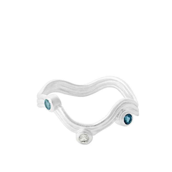 Pernille Corydon Hellir Ring med vågigt silverdesign och tre färgade stenar, Modell R-465-S-003-1.