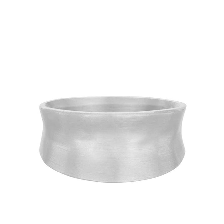 Pernille Corydon Saga Ring i matt silver med organisk bred design. Modell R-411-S-003-1.