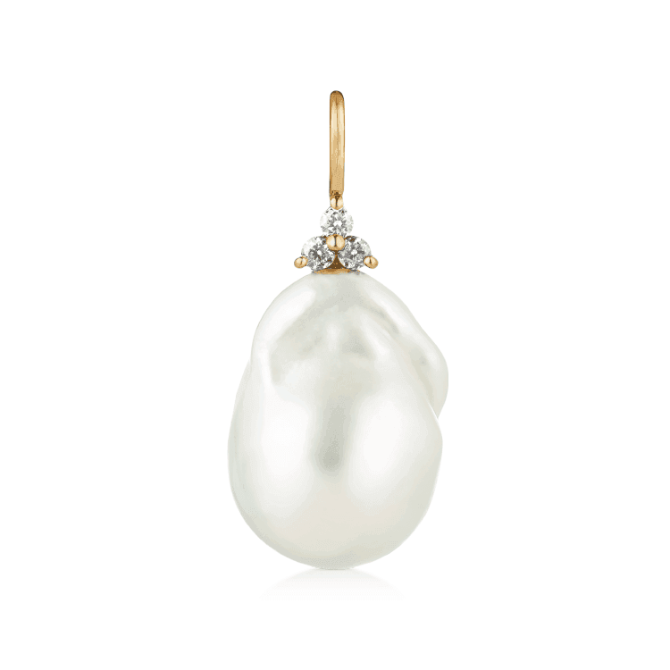 Ro Copenhagen 18kt Fryd Baroque Pearl Pendant diamanter med oregelbunden vit pärla och tre små diamanter, modell 108637-1
